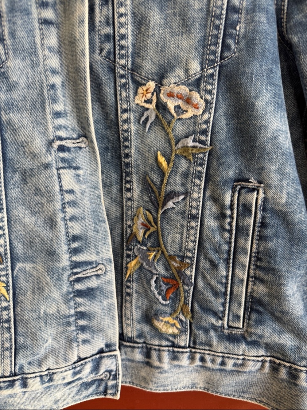 Driftwood Embroidered Floral Light Wash Denim Jacket Small - Picture 4 of 7